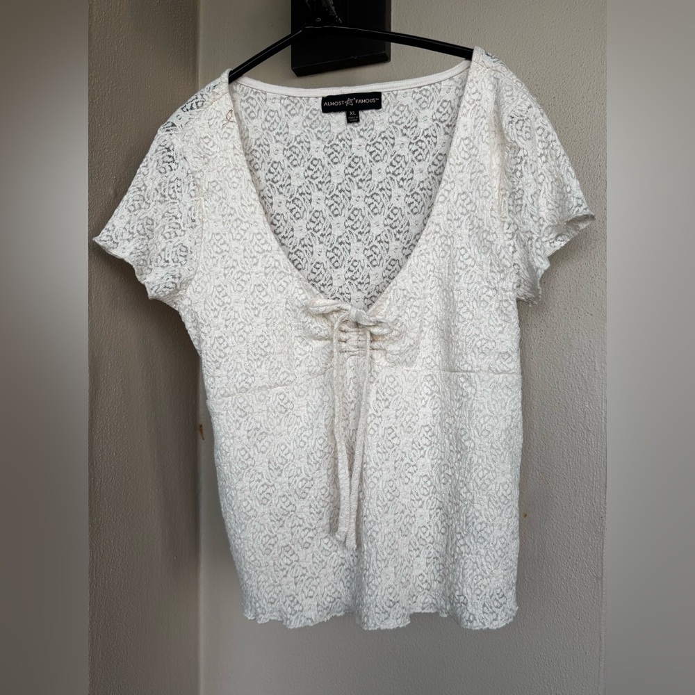 Almost Famous Short Sleeve Scoop Tie Up Neck Cropped Lace Cream Top Juniors XL